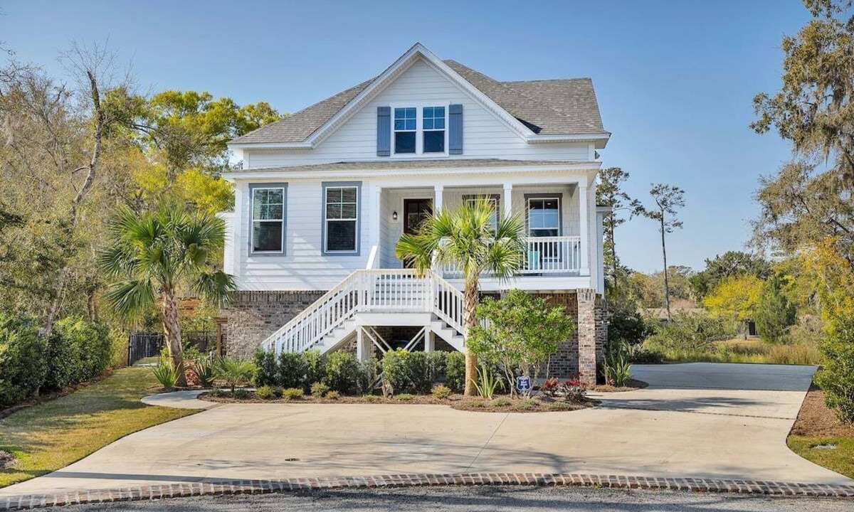 Saint Simons Heights House | Pet Friendly home with private Pool!