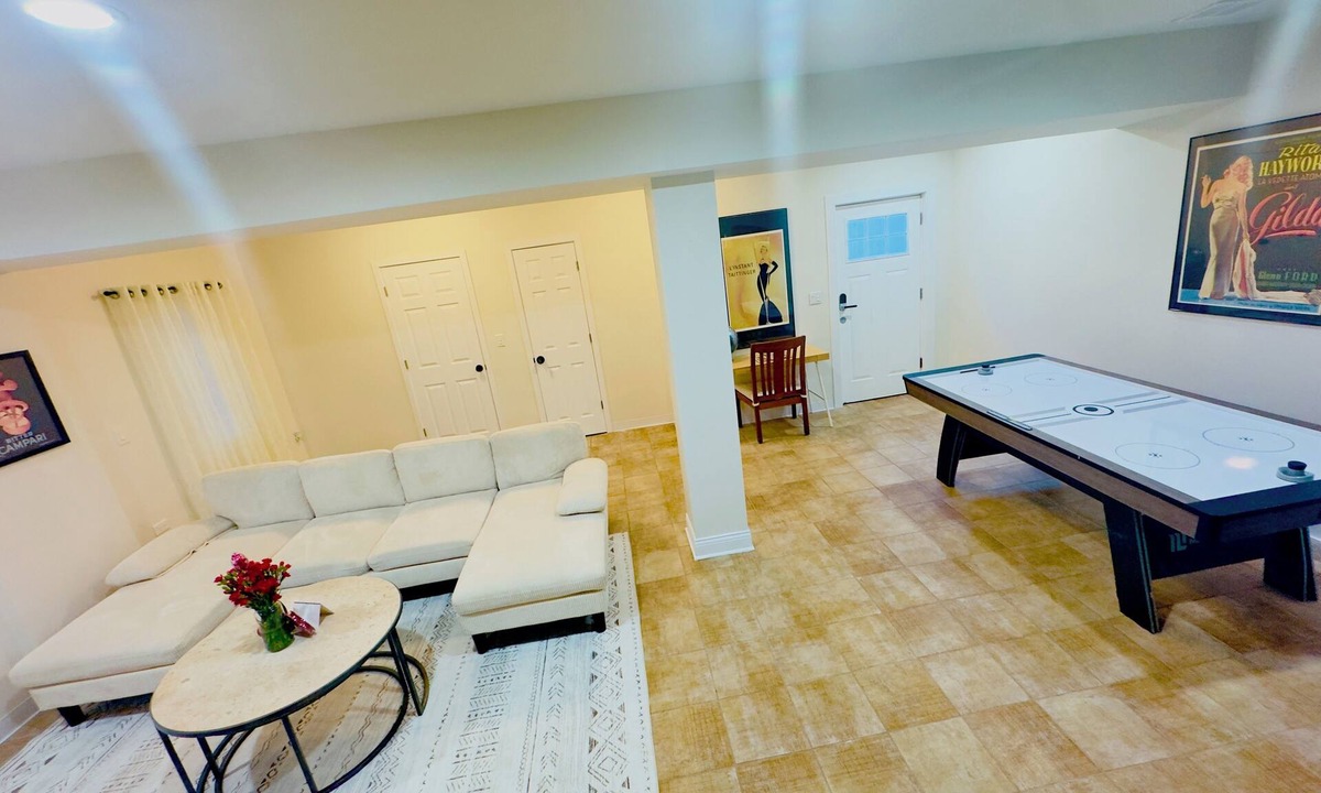 Lincolnwood Apartment | Pet-Friendly 1BR Oasis Near Chicago Downtown