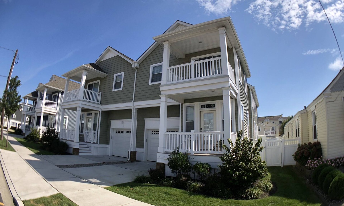 Wildwood Crest House | Pet Friendly! 2 Blocks to the Best of the Beach and Boardwalk!