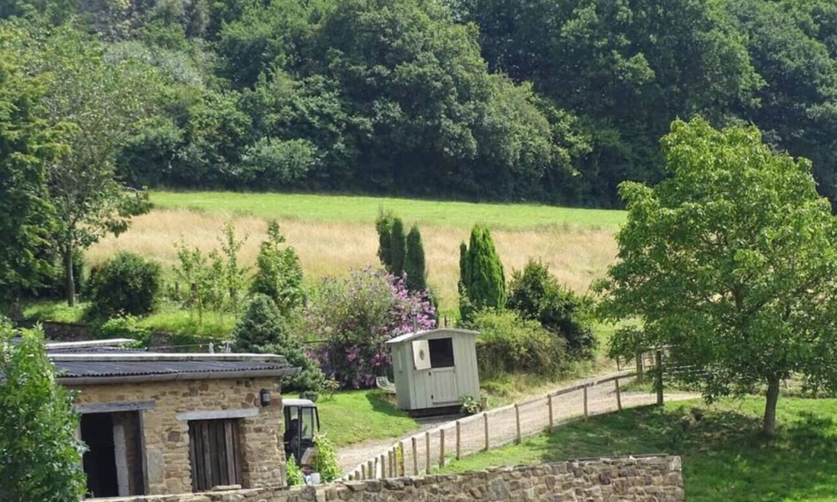 Longhope Cabin | Pet Friendly - 2 Guests - Shepherds Hut