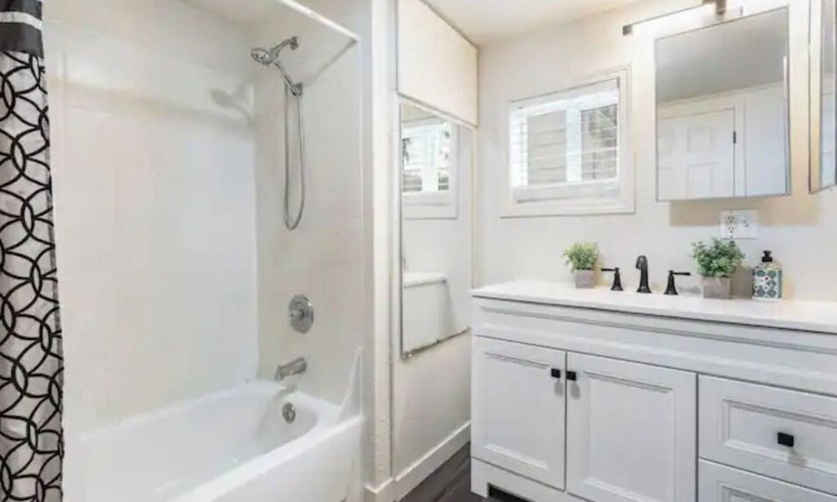 Maplewood House | Pet Friendly 2Bd/2Ba Near Maplewood Golf Course