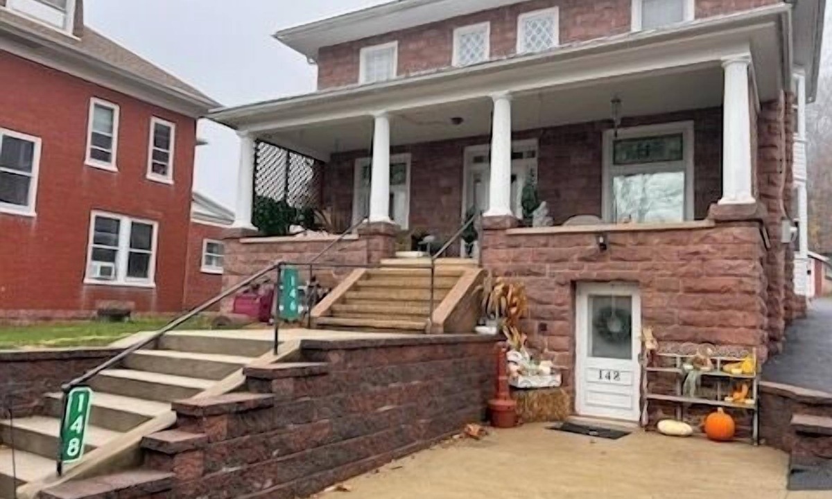 Adamstown Apartment | Pet Friendly 2BR King+Queen Full Kitchen