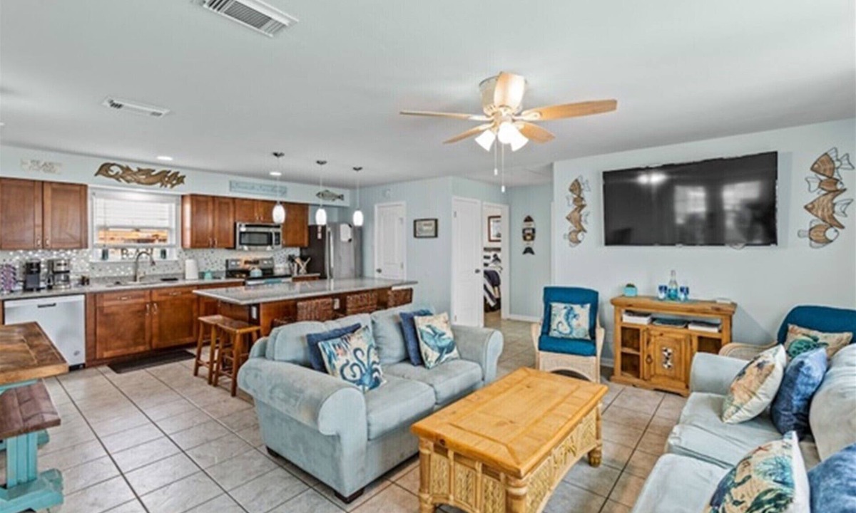 Jamaica Beach House | Pet-Friendly 2nd-Row Beach House | Large Deck | Family-Ready