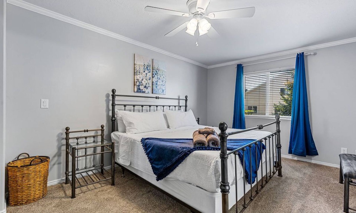 Clearfield Apartment | Pet friendly 3/2 fireplace by Hill AFB & hospitals