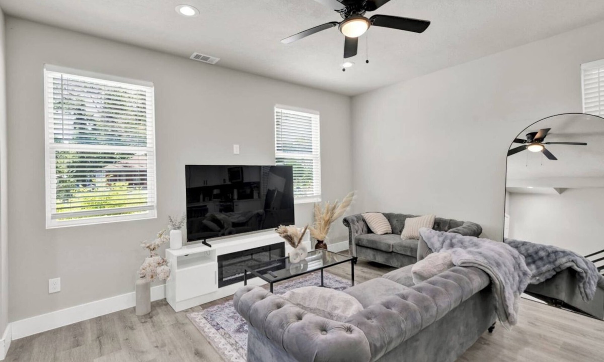 Humble Cottage | Pet-Friendly 3BR/3BA 15 Min to Airport