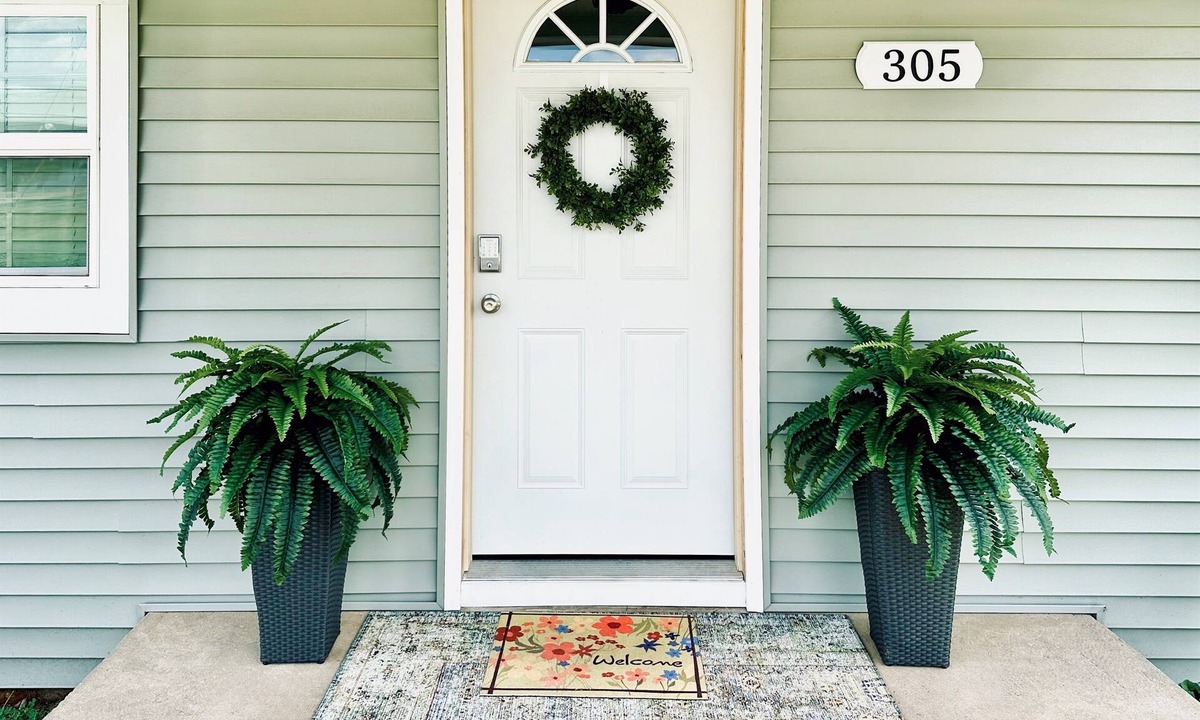 Salem House | Pet-Friendly 3BR Cottage | King Beds | Fenced Yard