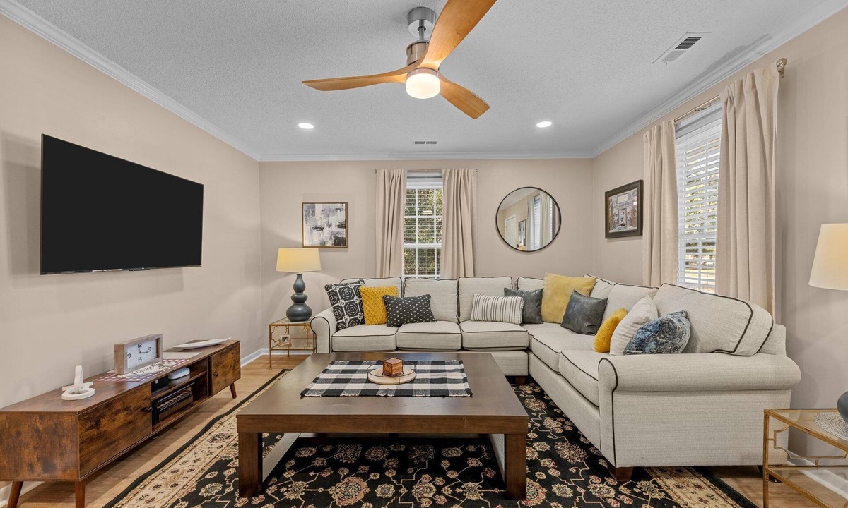 New Bern House | Pet-Friendly 3BR w/Fenced Yard & King Bed Near Downtown