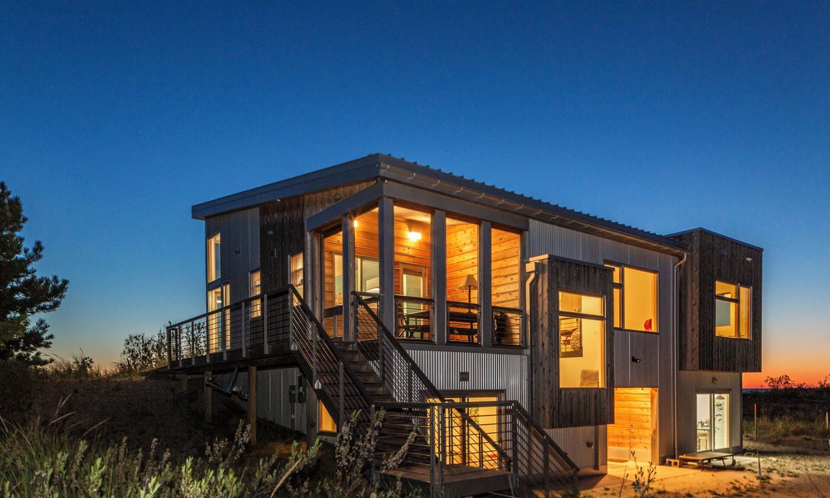 Northport House | Pet Friendly, 4 bedrooms, direct beach access