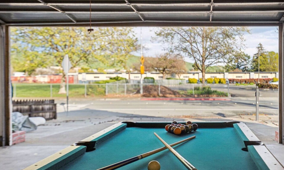 Union City House | Pet Friendly, 5m to Niles District, Pool Table