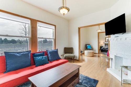 Oak Park House | Pet Friendly: 8 Mi to Chicago - Fenced Backyard!