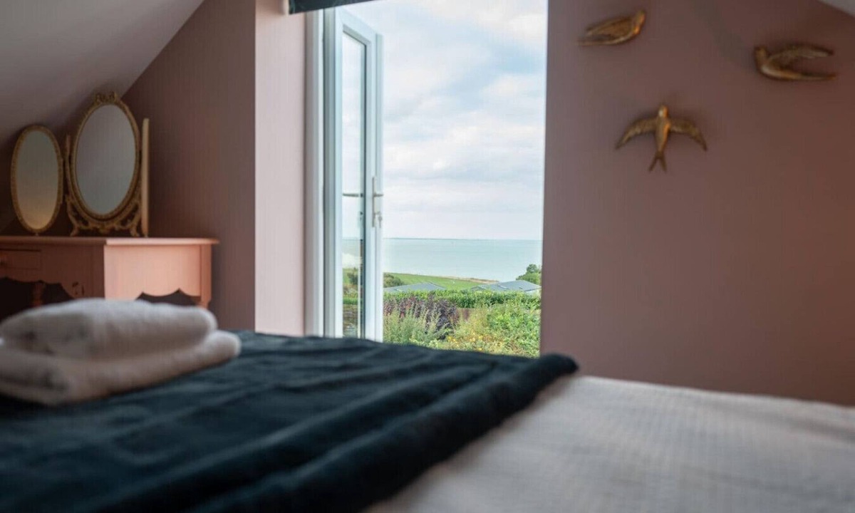 Minster on Sea House | Pet-Friendly & Accessible, SeaViews