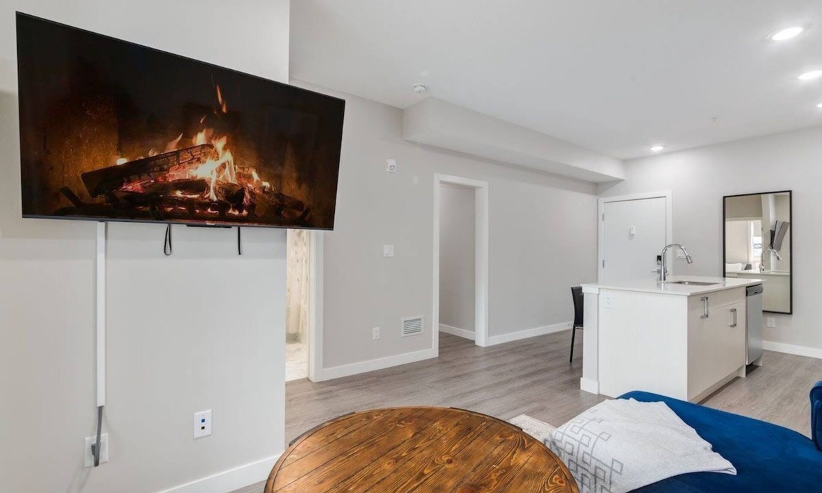 Shaganappi Apartment | Pet Friendly Apartment w/Free Underground Parking