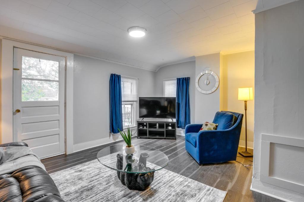 Auburn Apartment | Pet-Friendly Auburn Apartment w/Balcony!