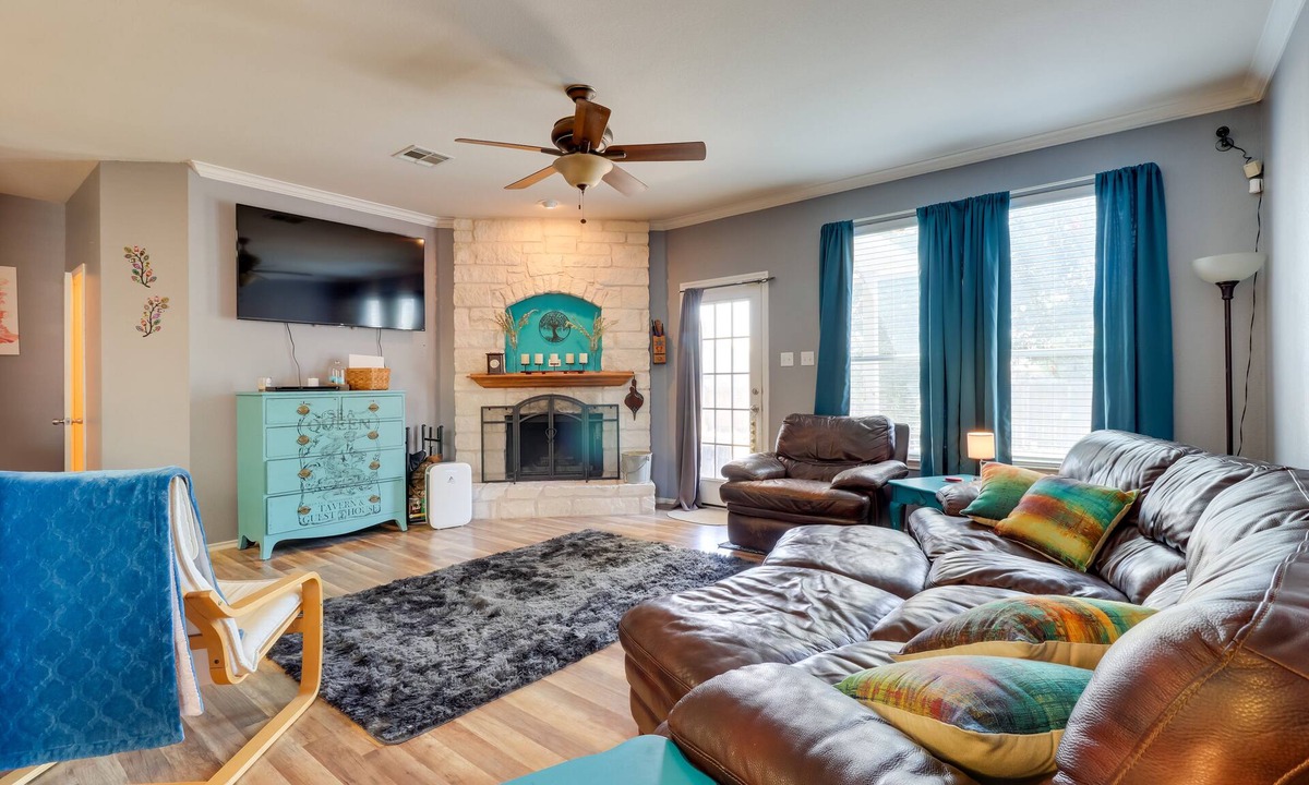 Hutto House | Pet-Friendly Austin Area Home w/Outdoor Oasis