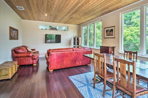 Apache Shores House | Pet-Friendly Austin Home w/Deck, Yard, & Views!