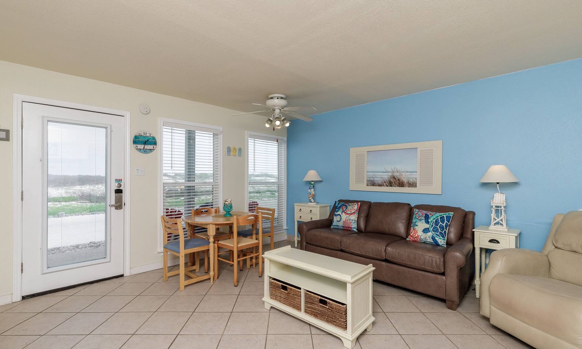 Corpus Christi Condo | Pet-Friendly Beachside Condo | Steps to the Sand & Patio