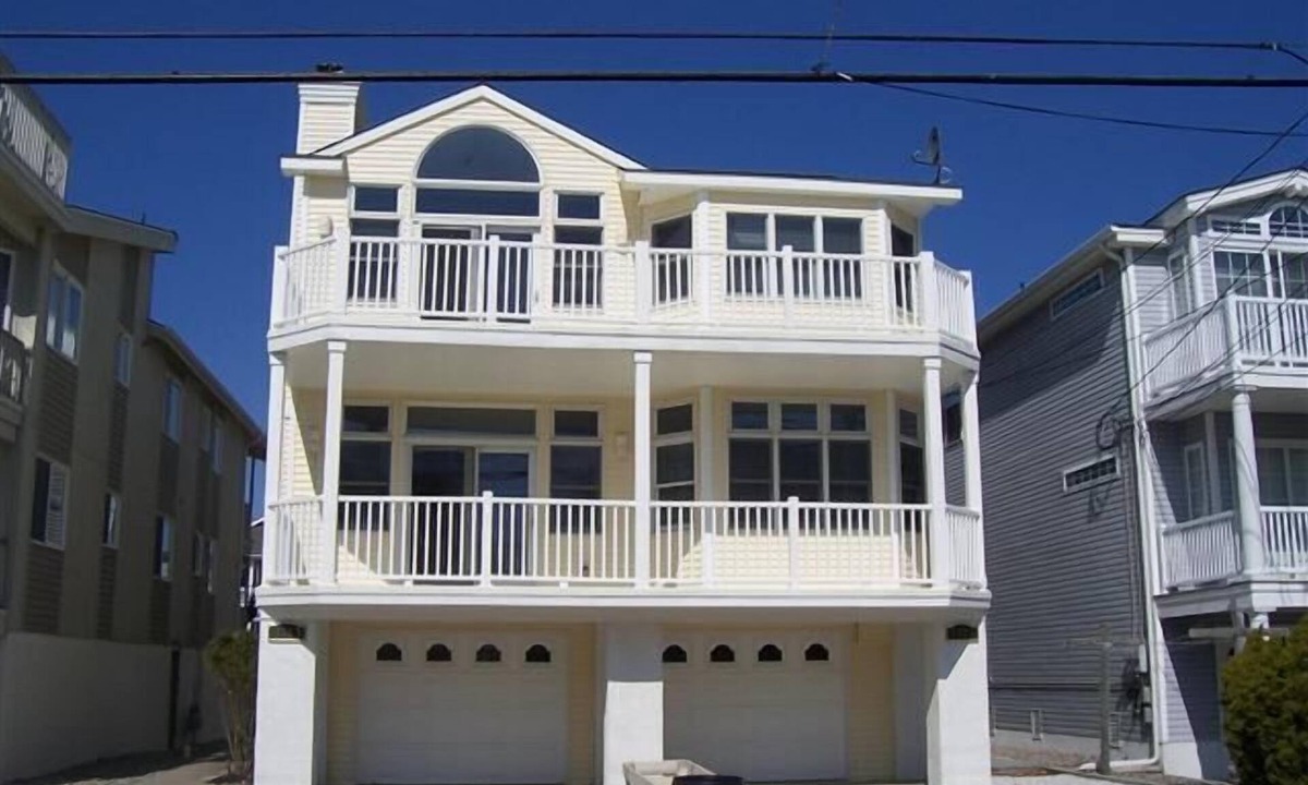 Gold Coast Condo | Pet Friendly Beachfront for Half the Price!