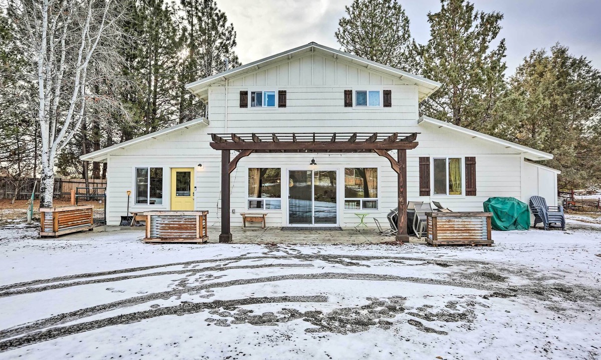 Bend House | Pet-Friendly Bend Vacation Rental w/ Yard!