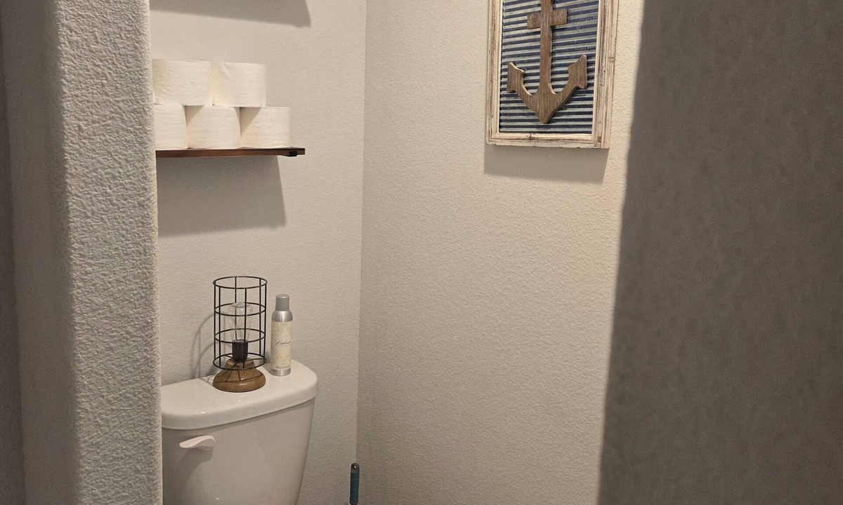 Crowley House | Pet Friendly Boho Farmhouse Escape fully fenced