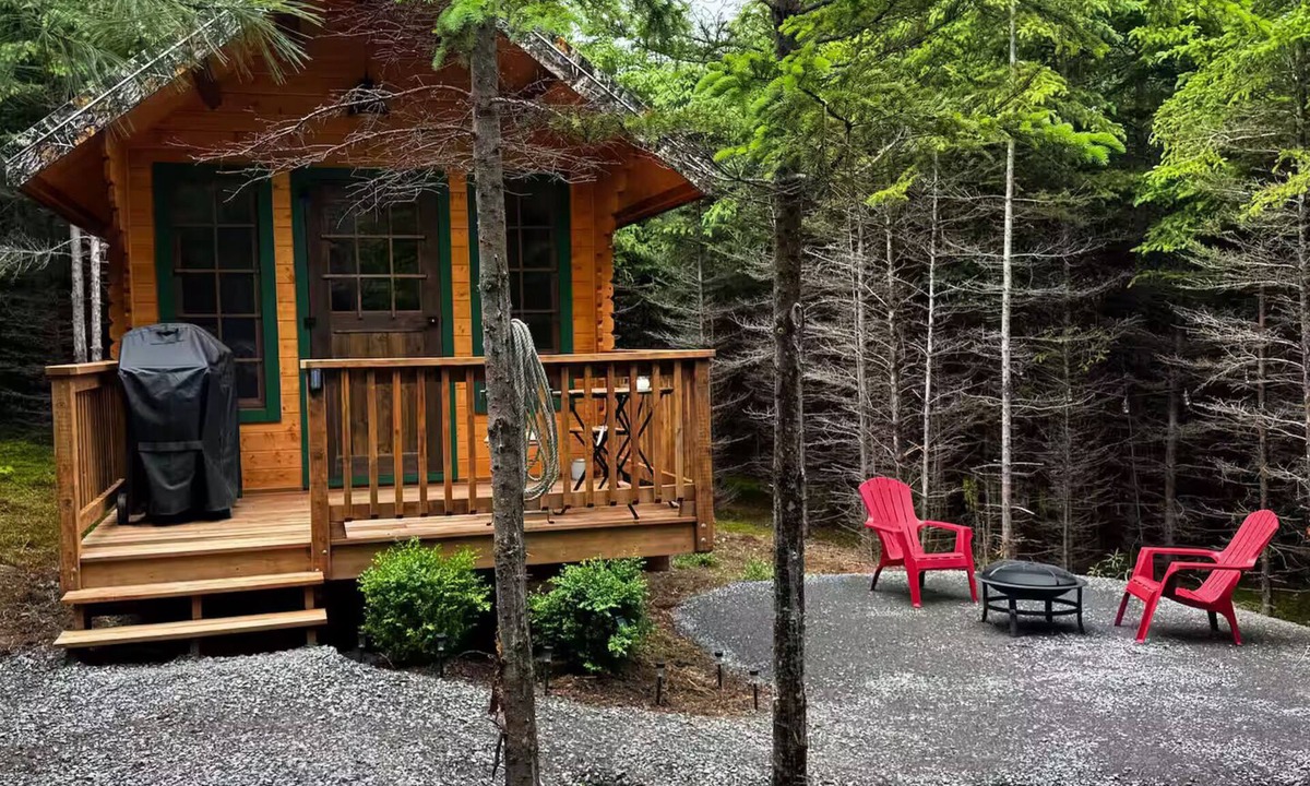East Hants Cabin | Pet-Friendly Cabin | Sleeps 2 | Private Fire Pit