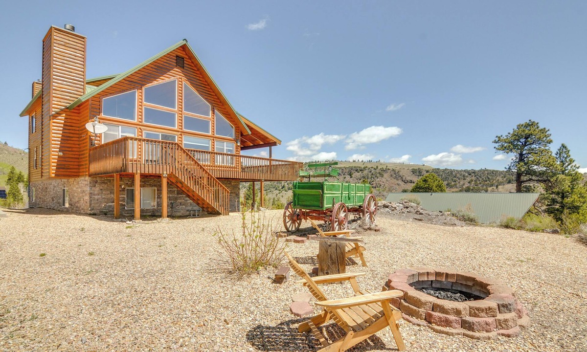 Mammoth Creek Cabin | Pet-Friendly Cabin < 1 Mi to Panguitch Lake!