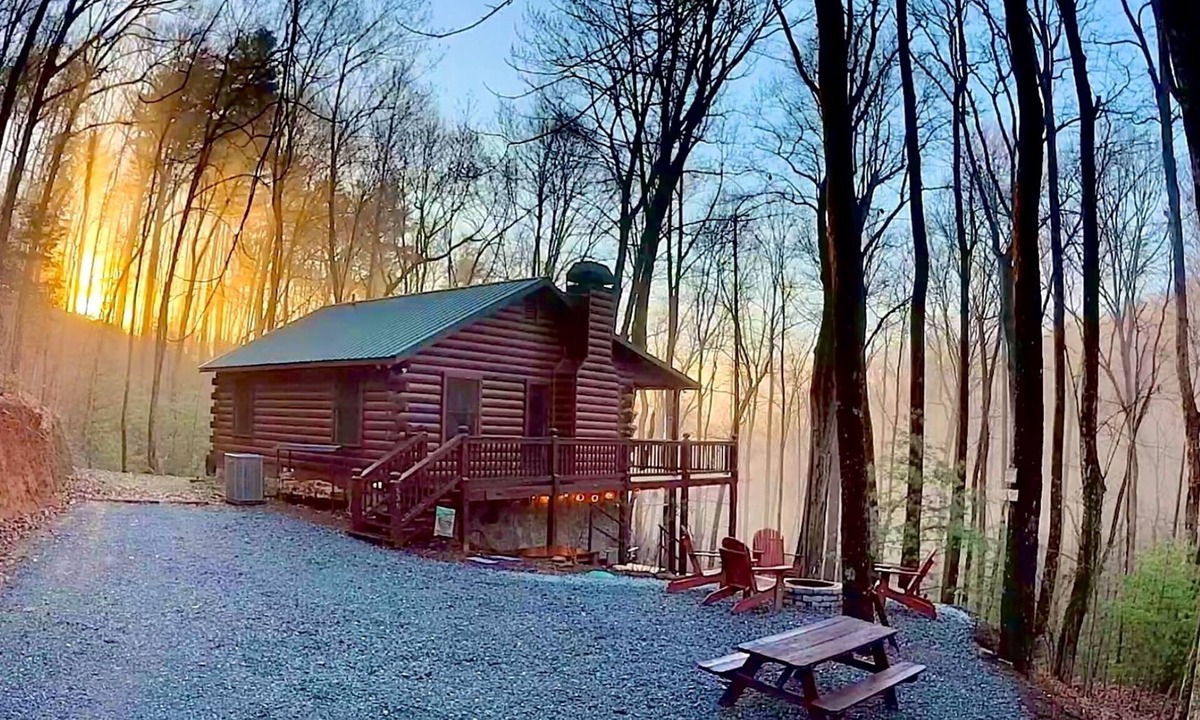 Ellijay Cabin | Pet-Friendly Cabin in the Woods w/HOT TUB! Secluded, Cozy, 2,000' Up!