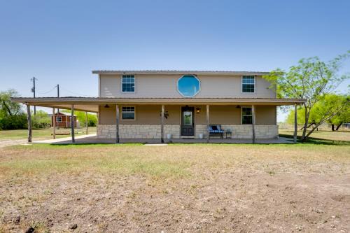 Uvalde House | Pet-Friendly Cabin on 3 Acres: 7 Mi to Uvalde!