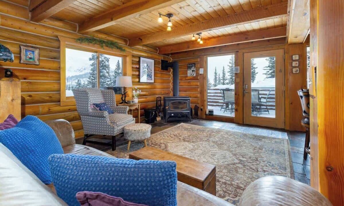 Quandary Village Cabin | Pet-Friendly Cabin with Hot Tub