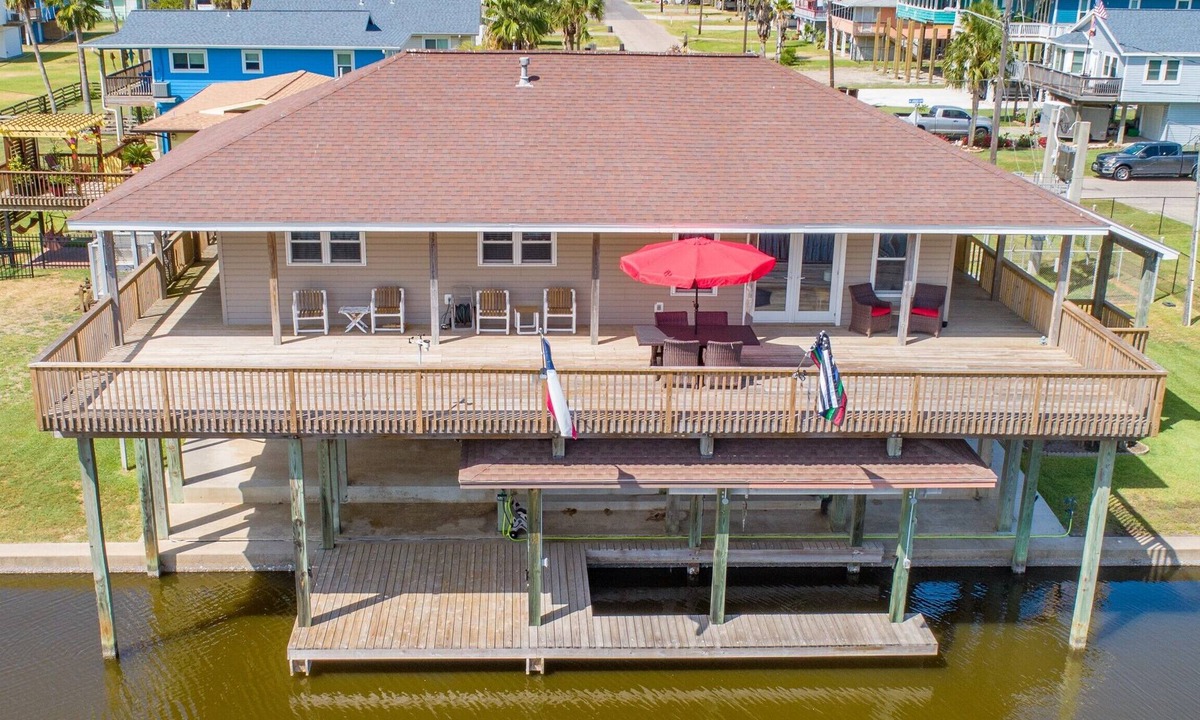 Jamaica Beach House | Pet friendly canal retreatn