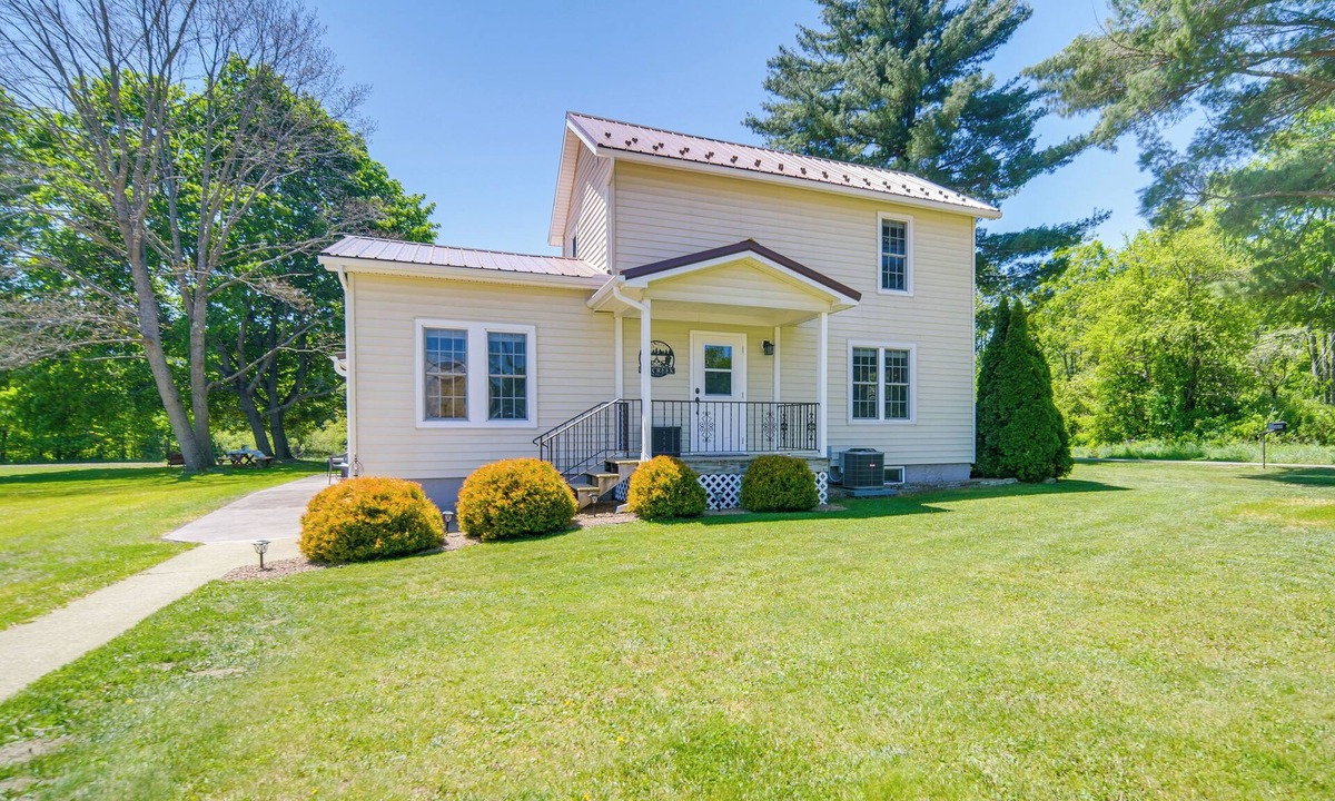 Centerville House | Pet-Friendly Centerville Home w/Fire Pit & Grill