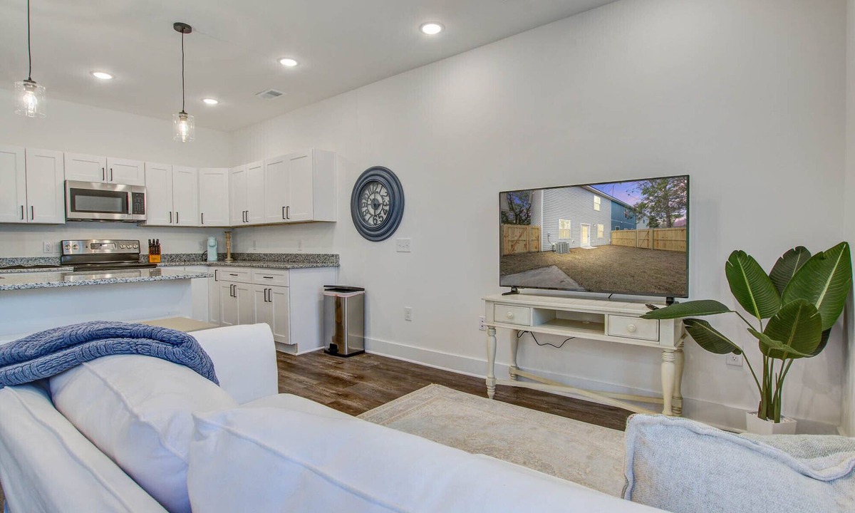 Hanahan House | Pet Friendly Central Location #1