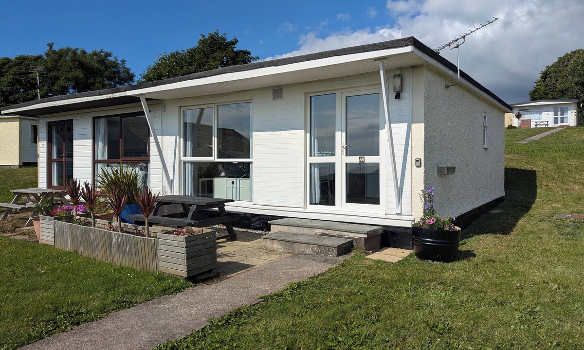 Bude Ski Chalet | Pet friendly chalet . Sleeps 5n