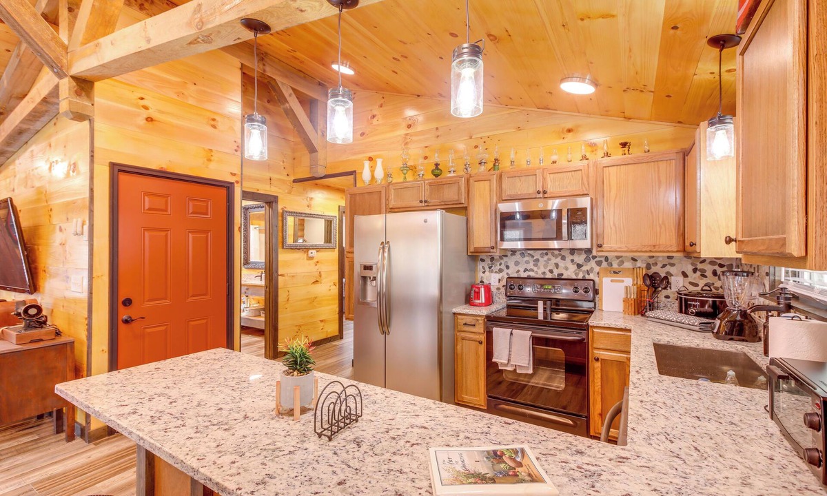 Lupton City Cottage | Pet-friendly Chattanooga Cabin w/Hot Tub & Kayaks