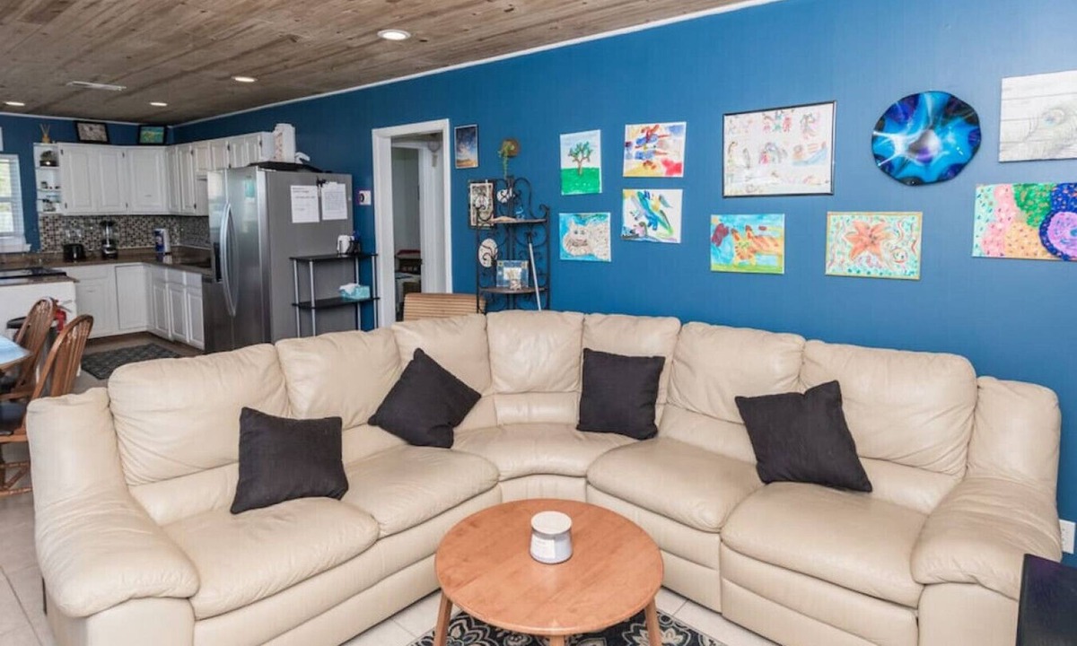 Panama City Apartment | Pet Friendly Cheerful home on Emerald Coast