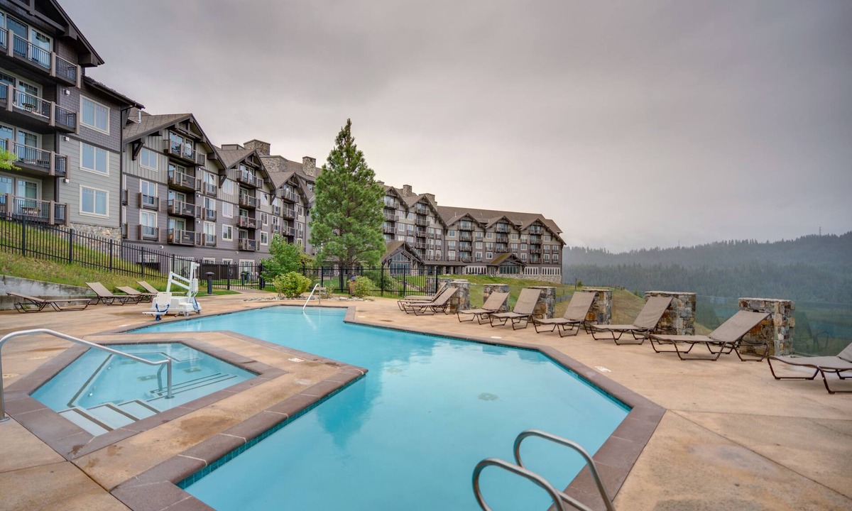Cle Elum Condo | Pet-Friendly Cle Elum Condo - Hike, Ski & Relax!