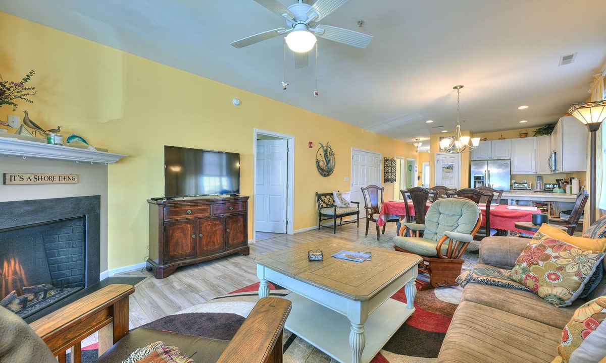 Lewes Condo | Pet Friendly Condo with Community Pool