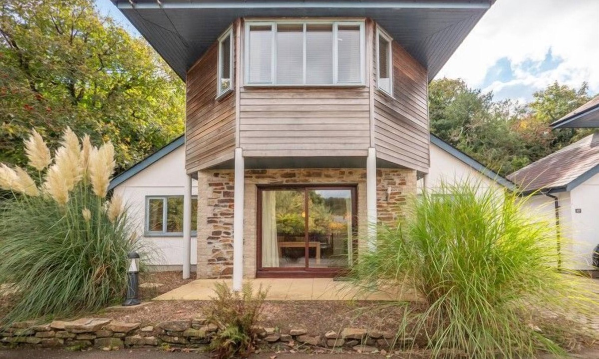 Carnon Downs Cottage | Pet friendly Croft Cottage