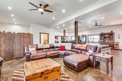 Lingle House | Pet Friendly 'Daydreamers Guest Ranch' on 60 Acres