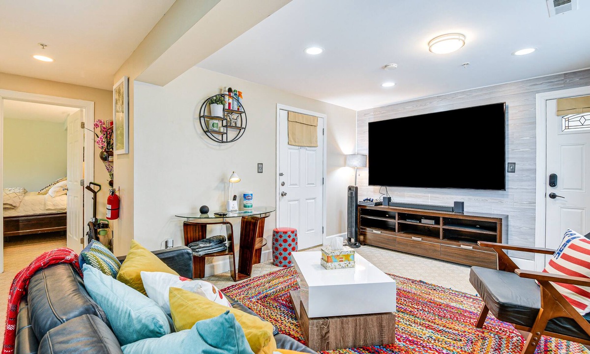 Colesville Condo | Pet-Friendly DC Area Condo w/Yard!