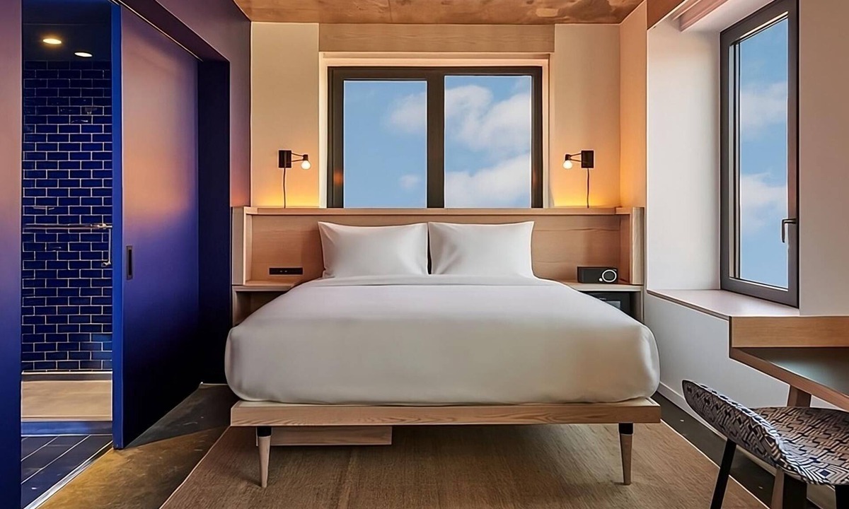 Washington Heights Hotel | Pet-Friendly Deluxe Queen Rooms at Radio Hotel, Minutes to Fort Tryon Park!