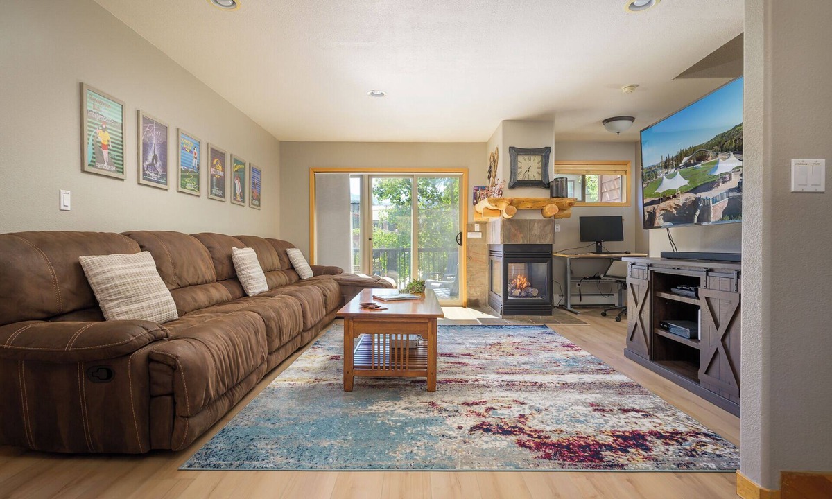 Winter Park House | ☀ Pet Friendly Downtown Townhome | Near Shops, Skiing, Dining & Park | Hot Tub