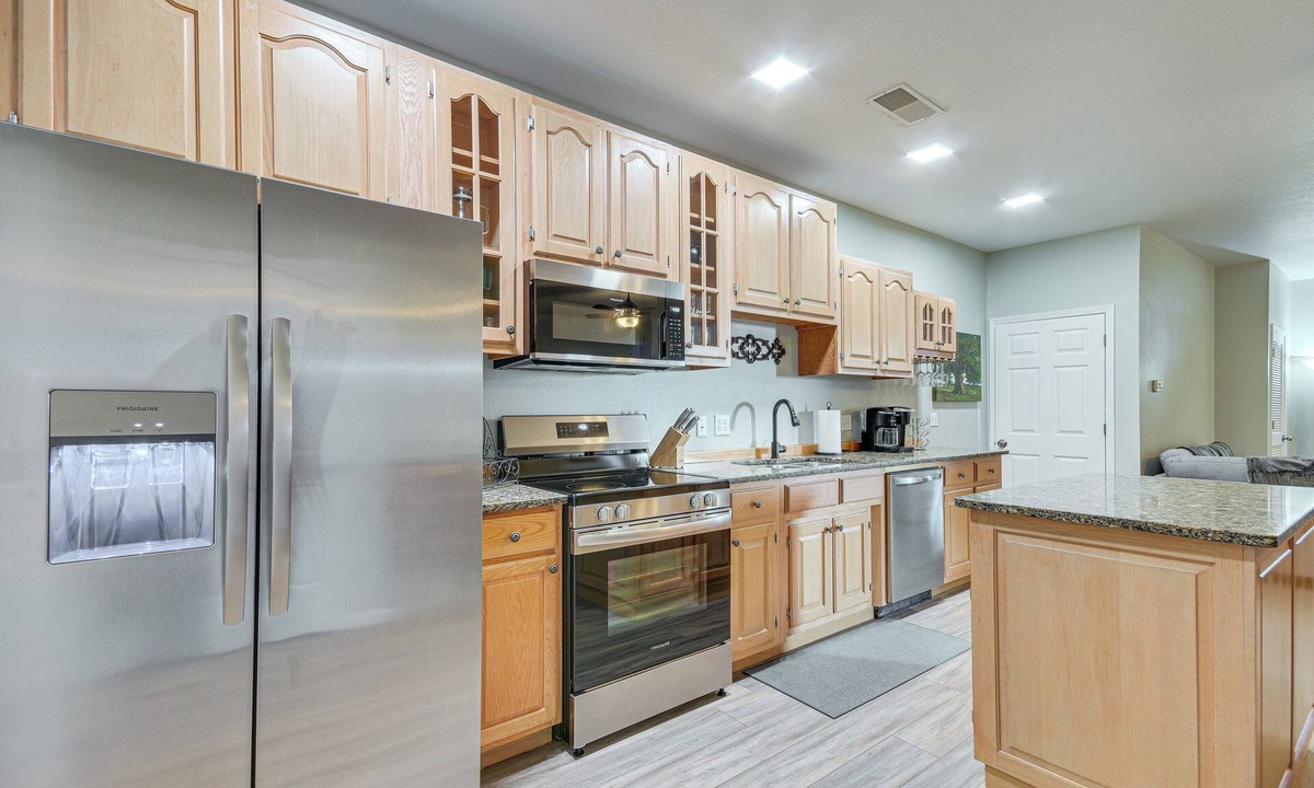 Fulton Apartment | Pet-Friendly Downtown Fulton Apt w/Smart TV!