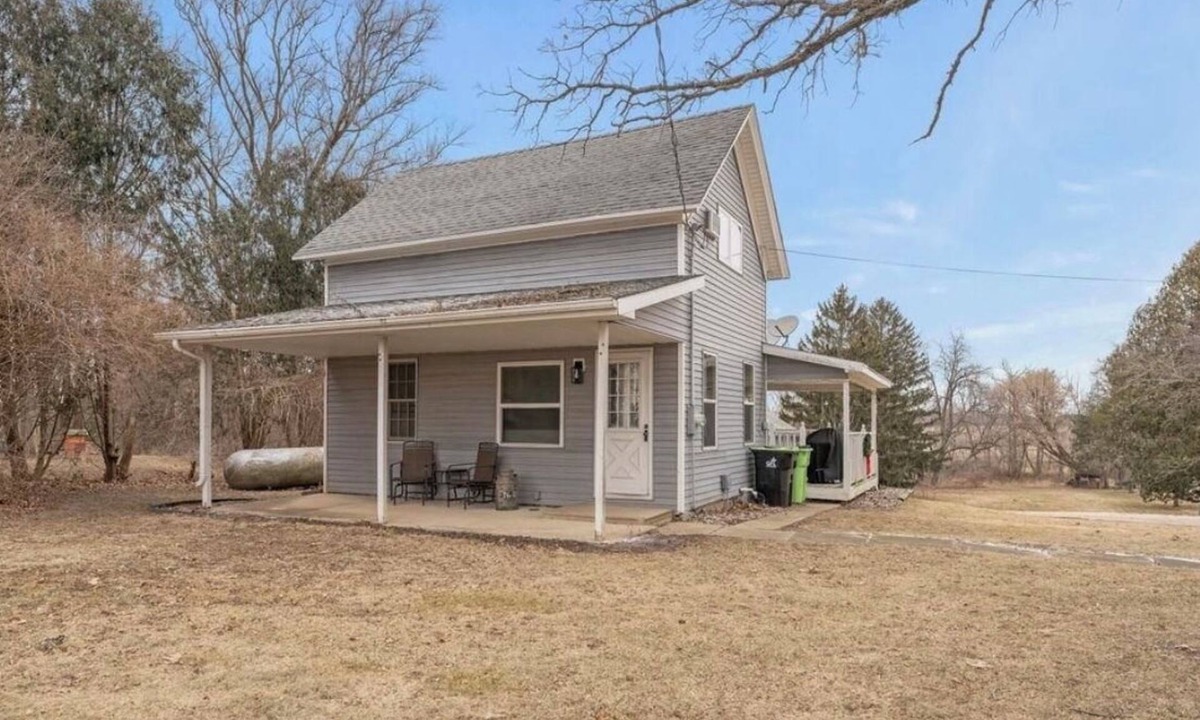 Pickett House | Pet Friendly EAA Rental