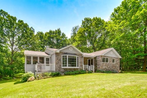 Pymatuning Central House | Pet-Friendly Espyville Home w/Yard & Fire Pit!