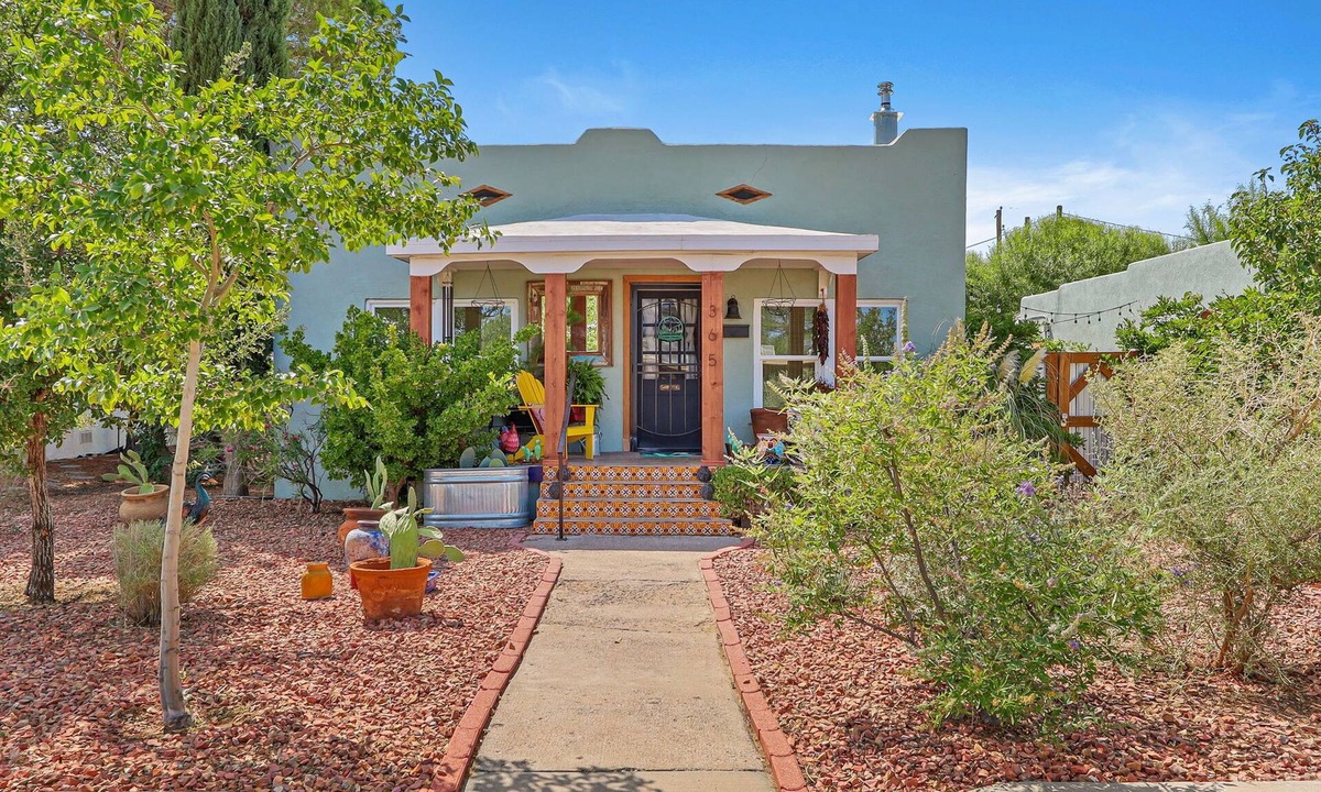 Las Cruces House | Pet Friendly, EV Charger, Great Backyard, Near DT, NMSU, & Mesilla