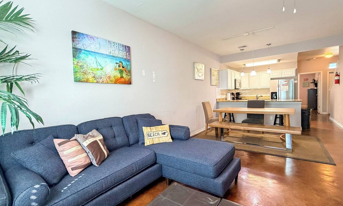 Corpus Christi House | Pet-Friendly Family Getaway | Heated Pool & Playground