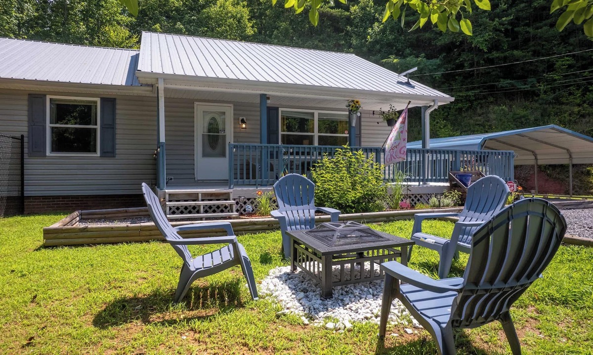 Cherokee Cabin | Pet-Friendly - Fire Pit - Chained Fence Pet Area