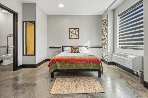 Pacific Hotel | Pet friendly first floor room near Purina Farms