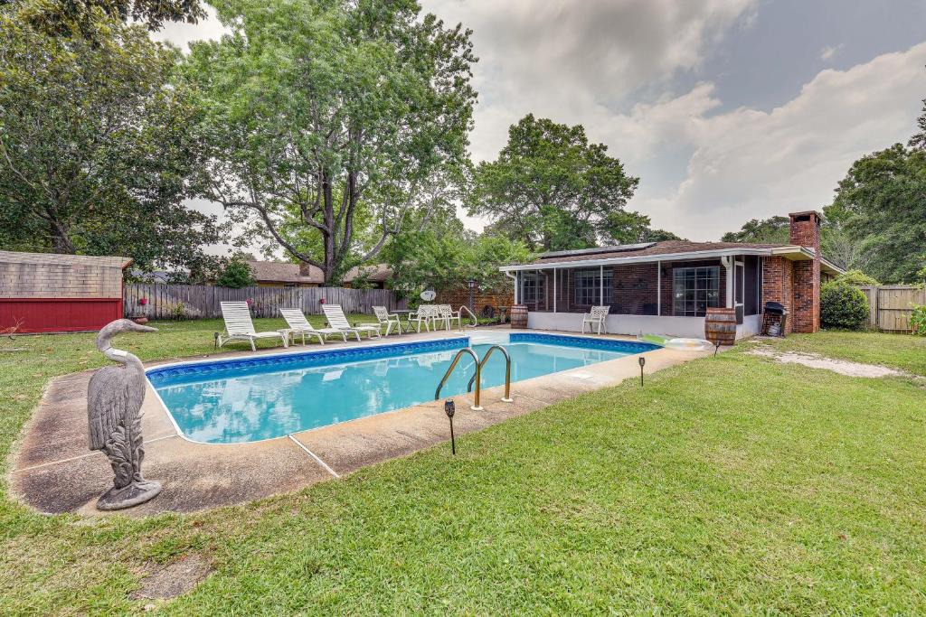 Fort Walton Beach House | Pet-Friendly Fort Walton Beach Home w/Pool