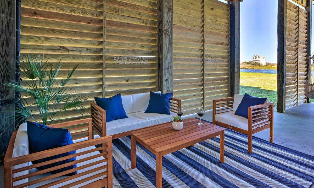 Indian Beach House | Pet-Friendly Galveston Home - Walk to Beach!